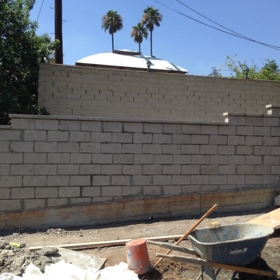 75-Long-Stepped-Gray-Block-Wall.2108250950550